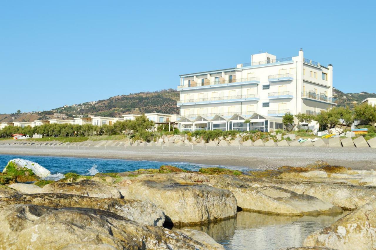 Capo Nettuno Hotel Capo dʼOrlando Екстериор снимка